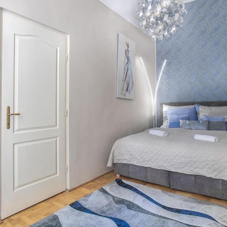 Free Garage Parking, Ac And Bikes In The Downtown Apartment Budapest Luaran gambar