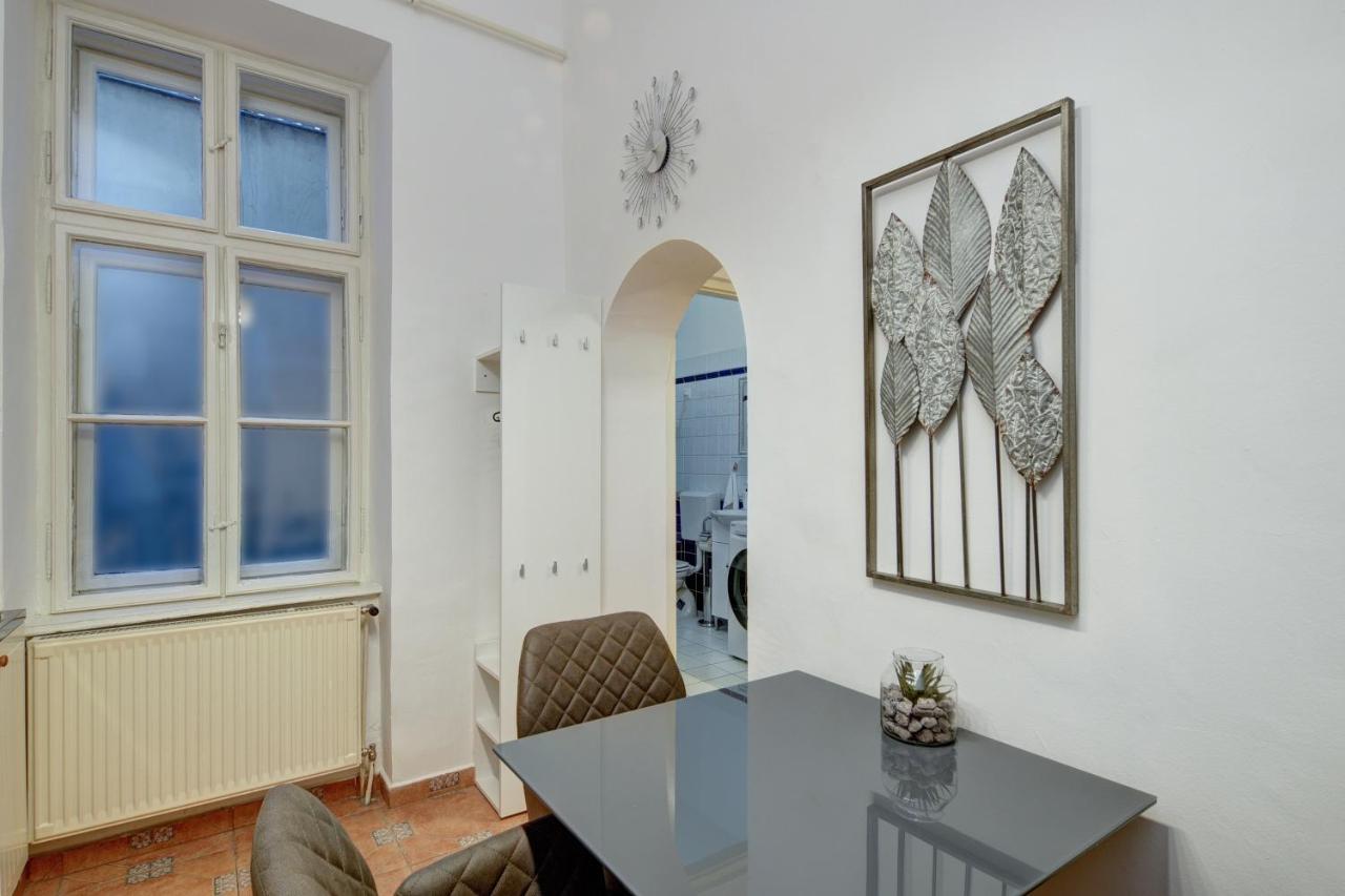 Free Garage Parking, Ac And Bikes In The Downtown Apartment Budapest Luaran gambar