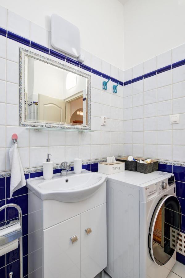 Free Garage Parking, Ac And Bikes In The Downtown Apartment Budapest Luaran gambar