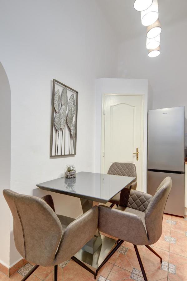 Free Garage Parking, Ac And Bikes In The Downtown Apartment Budapest Luaran gambar
